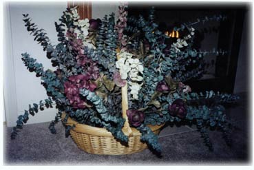 flowersbasket.jpg (20600 bytes)