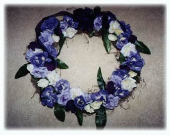 wreath.jpg (17233 bytes)